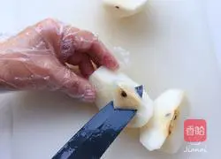 Fruit Creative Dish Little Strawberry Falling in Love with Pears Illustration 2