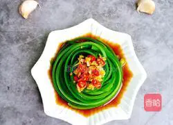 Illustration of how to make cold garlic cloves by hand 9