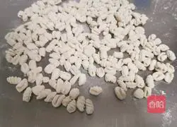 Illustration of how to make braised sesame seeds 4