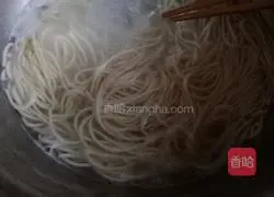 Illustration of how to make abalone and scallop noodles with sauce 5