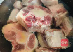 Illustration of how to make oxtail soup 1