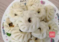 Illustration of how to make vegetable stuffed steamed buns 16