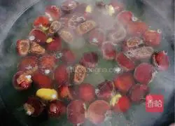 Chicken chestnut soup | Illustrations of how to nourish the skin and nourish the kidneys 12