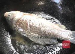 Illustration of how to make white radish and crucian carp soup 7