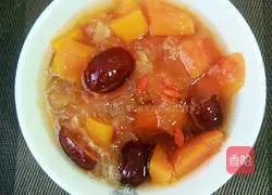 Illustration of how to make papaya and white fungus stewed 11