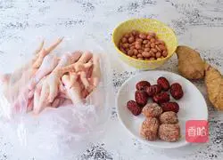 Illustration of how to make peanut chicken feet soup 1