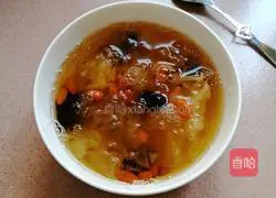 Illustration of how to make red dates, wolfberry and white fungus soup 7