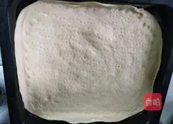 Illustration of how to make pineapple and yellow peach fruit pizza 3