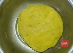 Illustration of how to make Datong oil cake 1