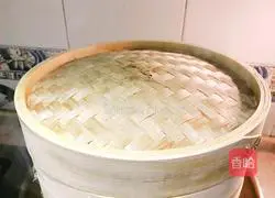 Illustration of how to make imitation banana steamed buns 15