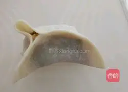 Illustration of how to make celery and pork dumplings 5