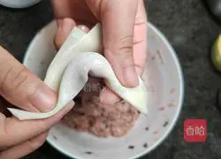 Illustration of homemade red oil hand-making 11