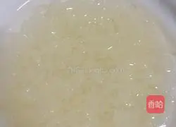 Illustration of Tremella Lotus Seed Snow Pear Soup 1