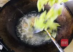 Illustration of how to make lettuce and sea rice soup 5