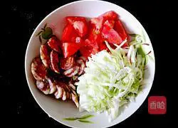 Illustration of how to make sausage fried noodles 2