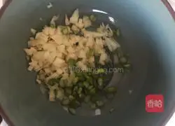 Illustration of how to make spicy and sour noodles 2