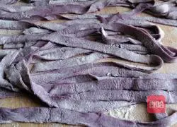 Illustration of how to make old Beijing vegetarian noodles with soy sauce 3