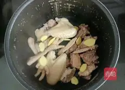 Lotus root and peanut chicken soup recipe 6