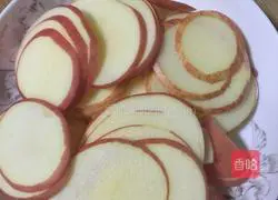 Illustration of how to make apple crisps 2