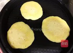 Illustration of how to make banana, dragon fruit and black sesame waffles 5