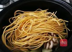 Illustration of Braised Beef and Bean Noodles 3