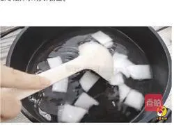 Winter Melon and Shellfish Soup Recipe Illustration 3