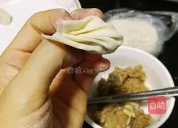 Illustration of how to make lettuce and beef dumplings 7