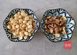 Illustration of how to make peanut walnut dew 2