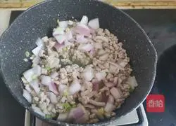 Eggplant meat Illustration of making noodles with soy sauce 5