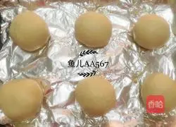 Illustration of how to make hamburger dough 5