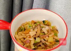 Illustration of how to make Xinjiang Dingding fried noodles 11