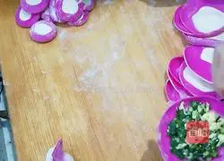 Illustration of how to make colorful dumpling skins 7