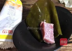 Illustration of how to make kelp and shredded pork noodle soup 1