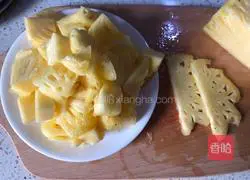 Illustration of how to make pineapple fruit tea 2