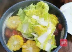 Illustration of how to make cabbage and corn clear fat and nourishing soup 5