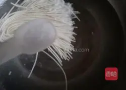 Illustration of how to make noodles with abalone and scallop sauce 4