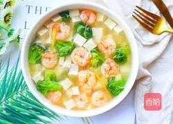 Illustration of how to make broccoli, shrimp and tofu soup 10