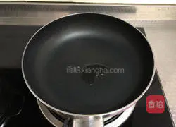 Illustration of making instant noodle egg cake 5