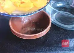 Illustration of how to make yellow butterfly steamed buns 1