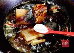 Illustration of braised pork belly 11