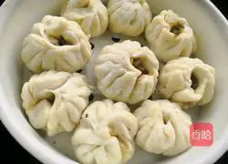 Illustration of how to make pork buns with chives 13