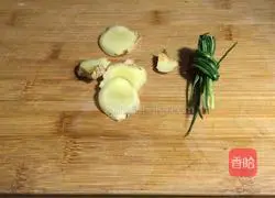 Lotus root and mutton chop soup recipe 3