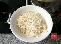 Illustration of how to make beef noodles 14