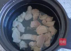 Illustration of how to make Codonopsis Ophiopogon Ophiopogon Schisandra Lean Meat Soup 1