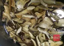 Illustration of how to make matsutake pork ribs soup 1