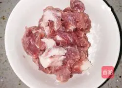 Illustration of how to make taro meat soup 3