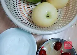 Illustration of how to make red dates, snow fungus, rock sugar and snow pear 1