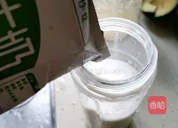 Illustration of how to make avocado milkshake 2