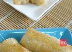 Illustration of how to make banana rolls 8