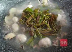 Illustration of how to make water shield soup 6